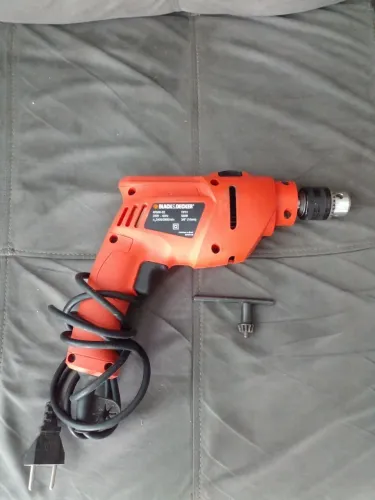 Furadeira de impacto Black &Decker KR 506 3/8 500w volt220