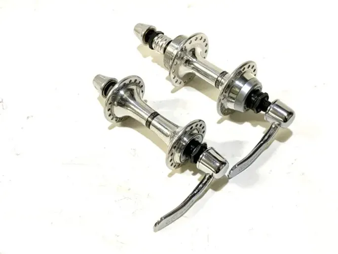 Par de cubos Shimano 600 de rosca antigos vintage NOS polidos