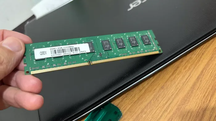 Memoria ram 2 gb ddr3 1333 ( excelente estado )