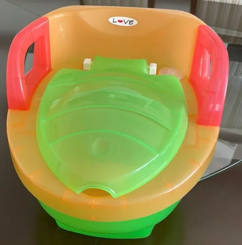 Troninho Infantil com Tampa e Apoio
