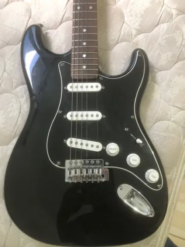 Guitarra Eagle Stratocaster Elétrica Preta 