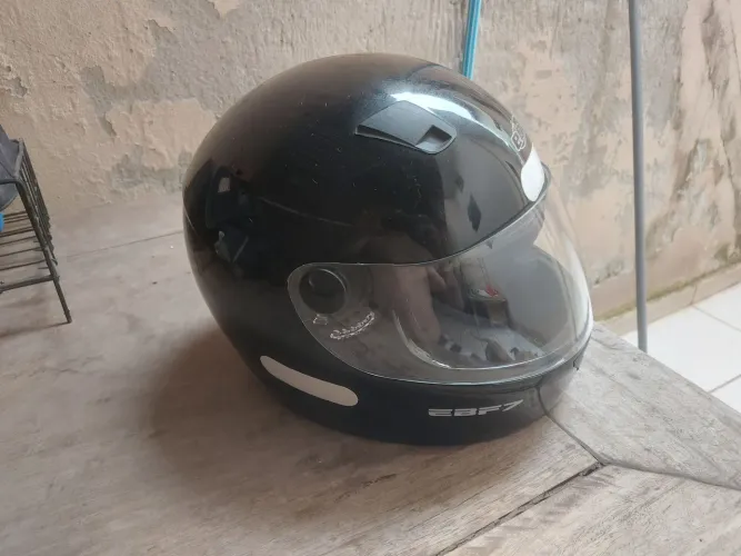 Capacete EBF7, novo, utilizado apenas para sair da loja