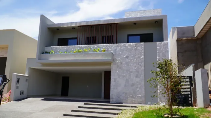 Casa Sobrado no Jardins Capri