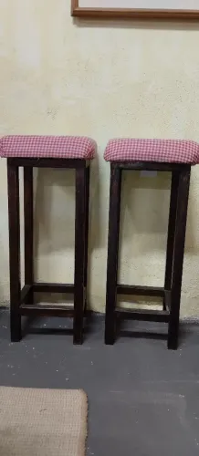 Par de Banquetas de ferro estofadas