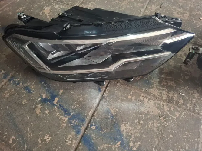 Jetta 2020 farol lado direito 