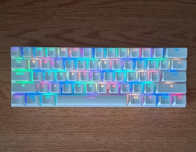 Teclado Gamer Mecânico Motospeed CK62, RGB, Bluetooth, Switch Outemu Blue, Branco