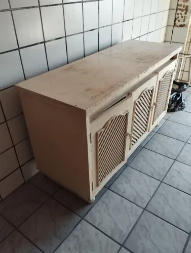 Móvel de madeira vintage.