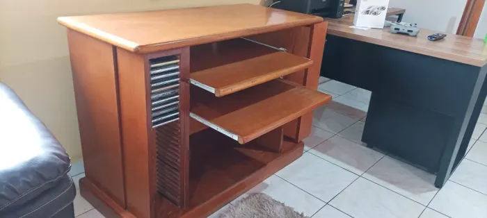 Escrivaninha em cerejeira