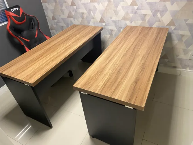 MESA RETA 1,50x0,60 E MESA DE REUNIÃO 2,00x0,90