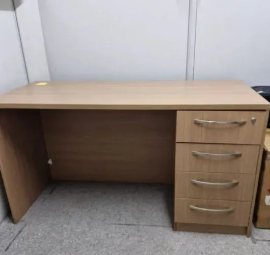 Mesa de Escritório com Gaveteiro