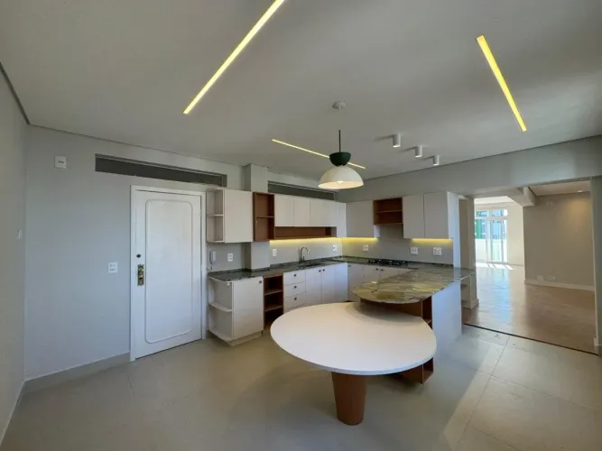 DOM JOÃO VI - R$ 930.000, Apartamento à venda, 3 Quartos (1 Suíte), 178m², 2 Vagas, Centro