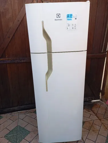 GELADEIRA ELECTROLUX - SEMI NOVA!(sou de São Mateus zl)
