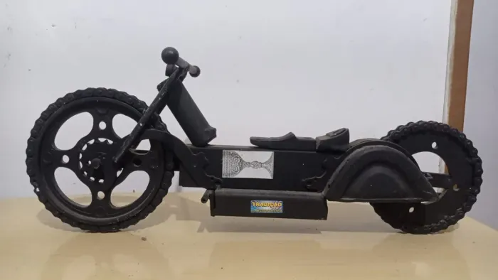 Miniatura de moto custom