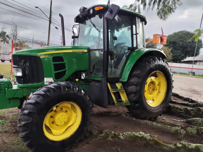 Trator John Deere 6.100j