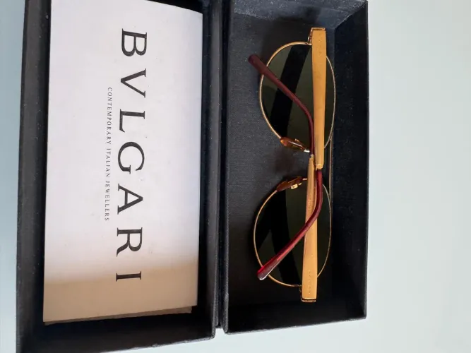 Óculos de Sol Bvlgari - Elegância e Sofisticação