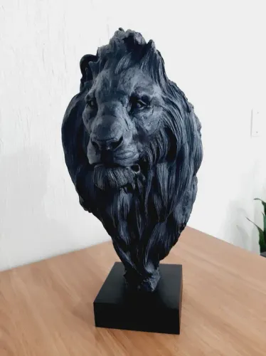Escultura de Leão em Preto - Decoração Elegante