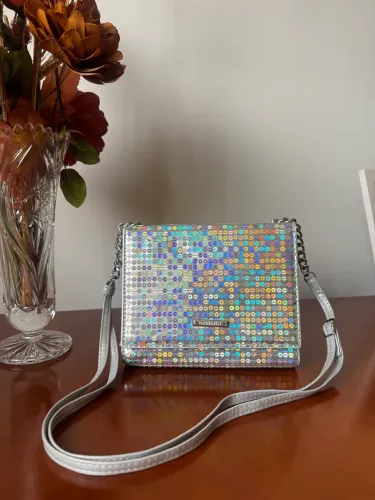 Bolsa de lantejoulas prateada
