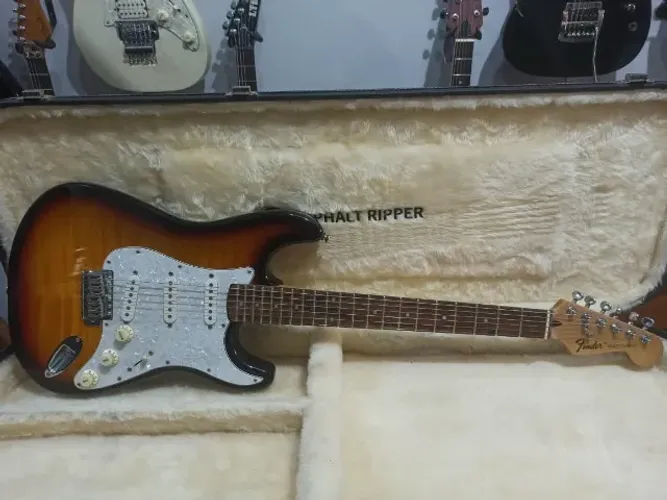 Guitarra Squier Classic Vibe flamed top SSS * leia a descrição *