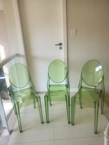 Jogo de Cadeira Louis Ghost em Policarbonato Verde - Edição Exclusiva