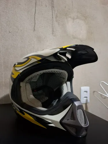 Capacete de moto. Número 55/56