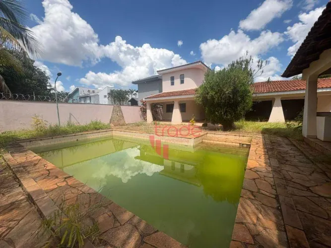 Casa Residencial e Comercial para Venda e Locação de 04 Quartos sendo 02 Suítes no Bairro