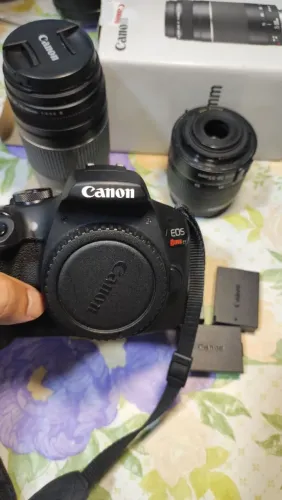 CANON REBEL T7