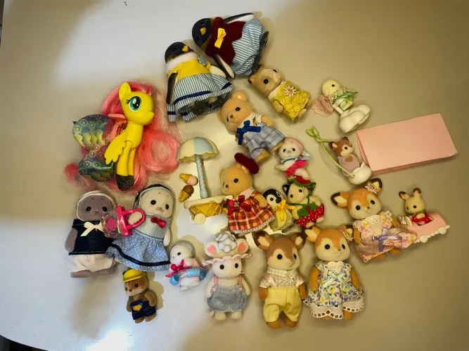 Sylvanian families & My little pony.