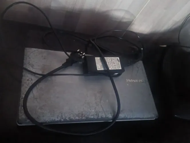 Ele e usado , porém carrega normal , funciona normal