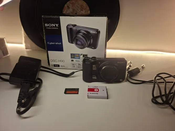 Câmera Sony H-90