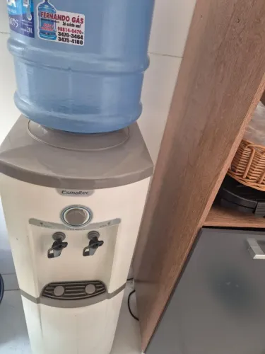 Bebedouro de Água Esmaltec de Coluna Refrigerado por Compressor EGC35B