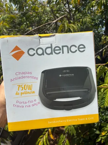 Sanduicheira Elétrica Cadence 750W Grill Antiaderente Toast & Grill - Produto Novo