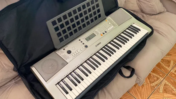 Teclado Yamaha PSR E313