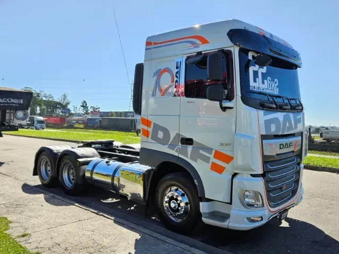 DAF XF 480 6x2 Ano 2022 Automático Ar Condicionado Volante Multifunção geladeira MOLA