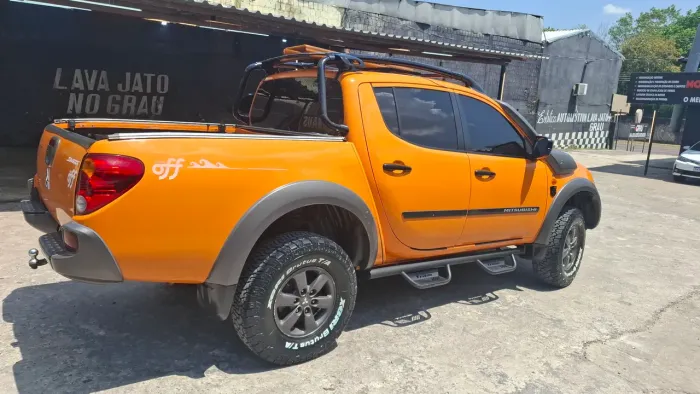 Mitsubishi L200 Triton Savana 3.2 CD TBI Dies. Mec. 2016