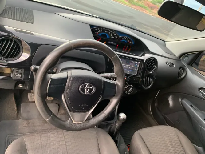 Toyota Etios X 1.3 Flex 16V 5P Mec. 2015