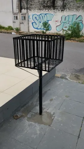 Lixeira quadrada 50 por 50 de calçada com entrega e instalação grátis
