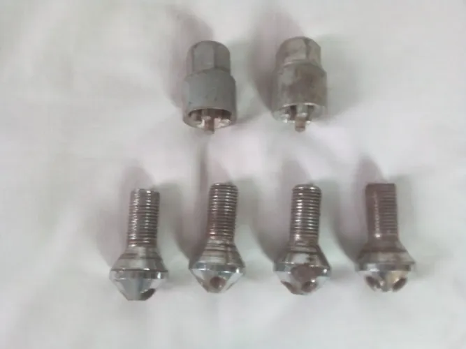 PARAFUSOS ANTI-FURTO PARA RODAS