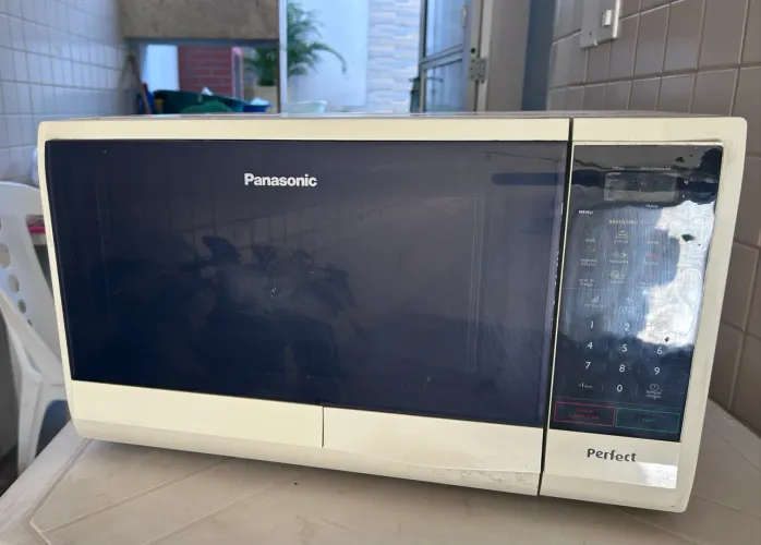 Micro-ondas Panasonic NN-ST568WRUN - 28 litros - 800W