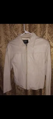 Jaqueta de couro feminina importada Maybe Buenos Aires off-white
