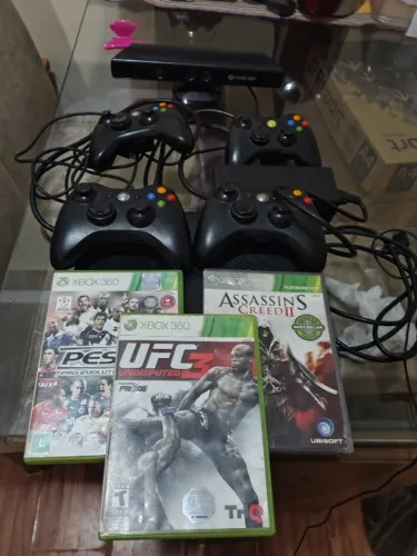 X box 360 usado 18 jogos onlines mas 3 jogos + 2 controles + Kinect + cabo tudo original