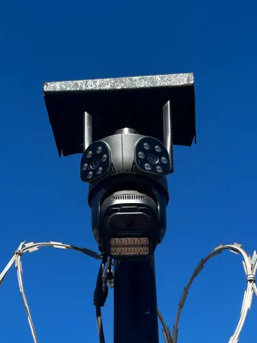 CÂMERA DE 3 LENTES