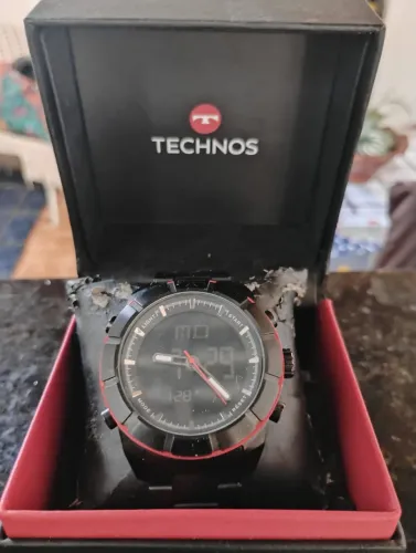 Relógio TECHNOS Anadigi Masculino Preto com Detalhes Vermelhos