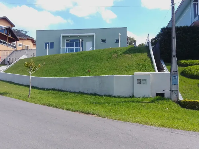 CASA NO MIRANTE DO VALE