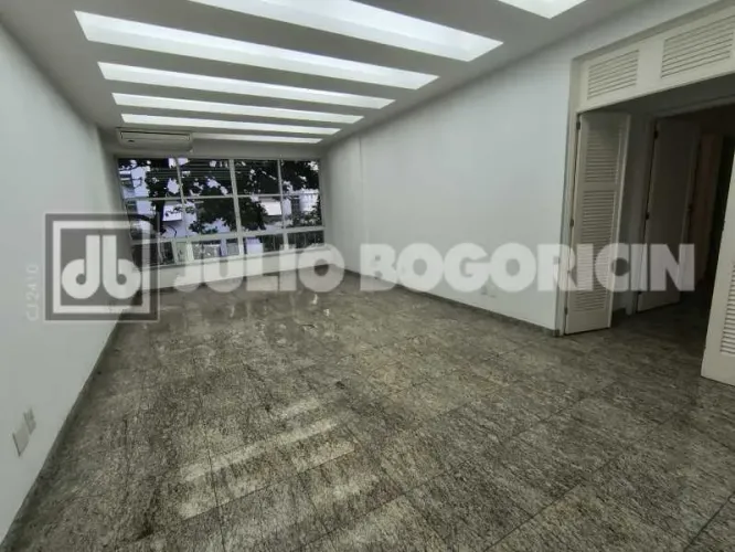 Apartamento 3 quartos , vaga, rua tranquila em copacabana