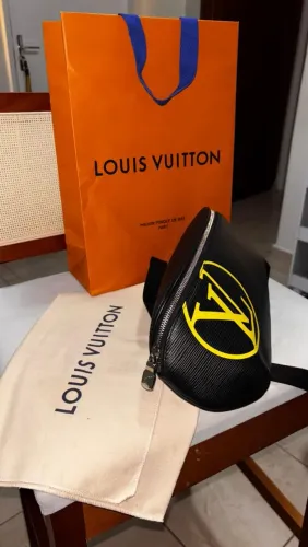 LOUIS VUITTON Epi LV Circle BumBag Crossbody Bag Leather Noir