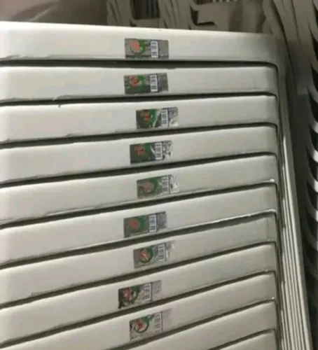 Vendo mesas plásticas<br>*Sem cadeiras*