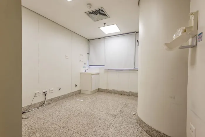 Sala comercial na Rua Vergueiro, 1061 - Conjunto 52 140 m²