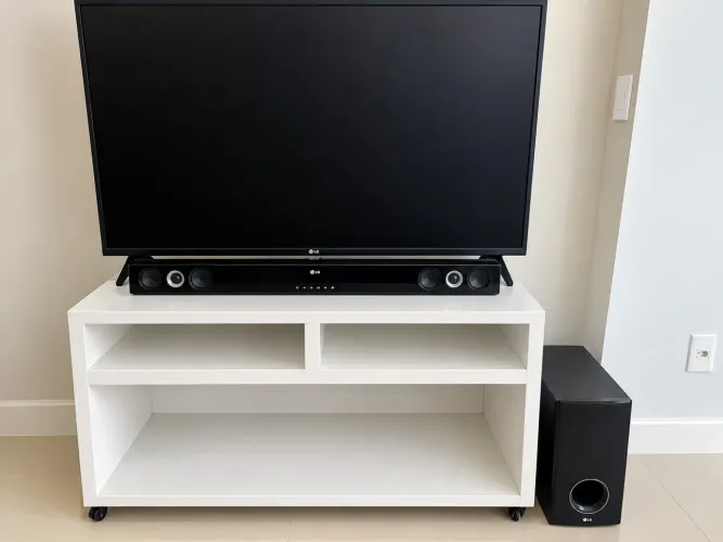Soundbar LG com Subwoofer e Bluetooth 300W