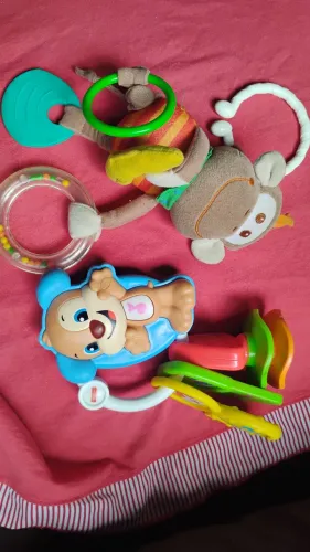 Brinquedos para criança Chicco e Fisher-price 