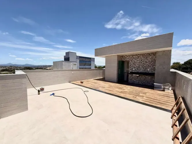 Cobertura com 4 Quartos e 3 banheiros à Venda, 140 m² por R$ 580.000
